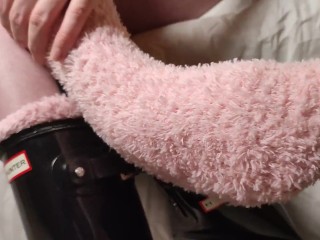 Fluffy sock tease (Norsk)