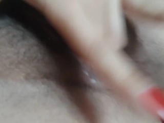 metiendome los dedos hasta correrme