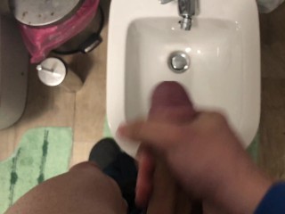 HUGE CUMSHOT FROM A TEEN AFTER 2 HOURS OF MASTURBATION
