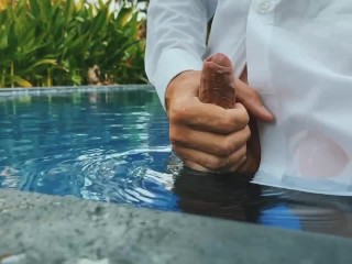 Hot Handsome Man Jerks off in the Outdoor Pool