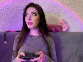 Beautiful Gamer Girl Sucking Big Cock and Get Cumshot On Her Face