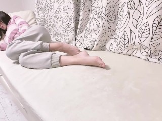 (個人撮影）BL漫画見ていたらムラムラ、プライベートな本気オナニーでびくんびくん♡足ピン（素人日本人）BL 만화를보고 흥분하고 사적인 심각한 자위행위에 놀랐다.♡