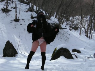 I exposed myself outdoors in the northern snowy mountains and I leaked pee