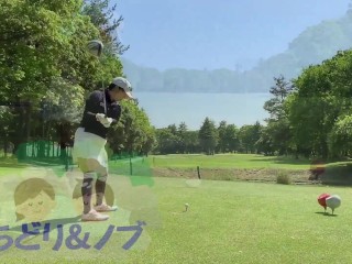 純白パンティが見えてしまう超ミニスカートでゴルフする美人日本人