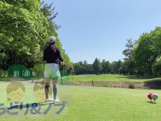 純白パンティが見えてしまう超ミニスカートでゴルフする美人日本人
