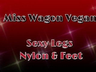 Miss Wagon Vegan - Nylon Sexy - Gambe sexy lunghissime e piedi inguainati dal nylon che ti ordinano