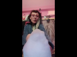 Miss Wagon Vegan - Nylon Sexy - Gambe sexy lunghissime e piedi inguainati dal nylon che ti ordinano