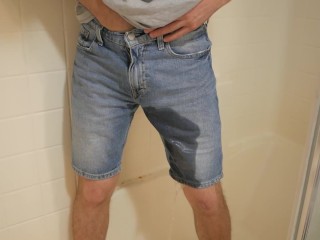 Soaked my Shorts. Pissing in my Pants!