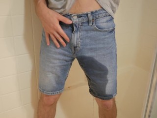 Soaked my Shorts. Pissing in my Pants!
