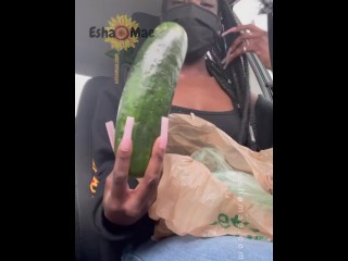 (full video!) ebony slut squirting and creaming from fucking cucumbers