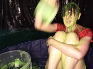 Naughty Jennifer pours gunge over her head in t-shirt & shorts