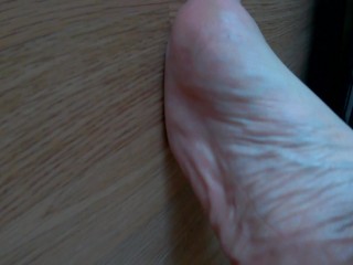 I show you my feet up close!!