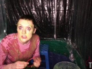 Naughty Jennifer pours gunge over herself, goes WAM in Pantyhose