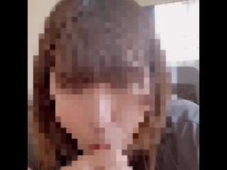 【素人投稿】美熟女人妻が勃起チンポをおいしそうにむしゃぶりつく動画