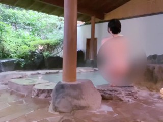 [On the end of the summer trip to the woman alone]