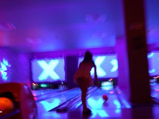 Flashing tits and pussy at the local bowling alley