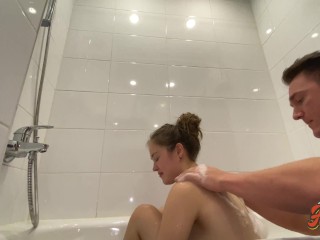 STEPDAUGHTER AND STEPFATHER ALONE IN THE BATHROOM