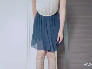 【立ちオナニー】 性欲強すぎて、立ったままオナニーすることあるよ♡ ノーパンドレスの時は外のトイレでもしちゃうくらいの変態女子です♡おまんこしっかり見てね♡