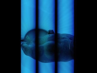 Hall of Famer jerking off in the tanning bed