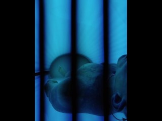 Hall of Famer jerking off in the tanning bed