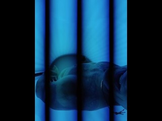 Hall of Famer jerking off in the tanning bed