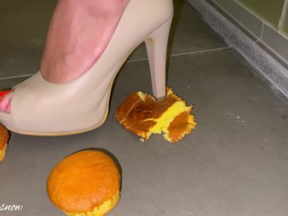 High heels crushing cucpakes - MandySnow free clip