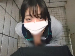 【個人撮影】女子学生マネージャーが公園のトイレで秘密のご褒美！口内大量射精と大量中出し！！！ 日本人 素人  野外 声我慢 部活 フェラ 手コキ カップル