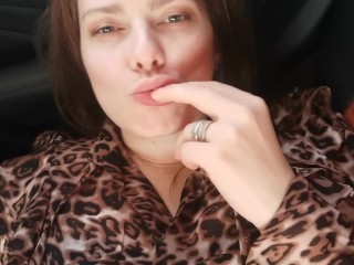 Milf with the face of Ahegao asks to cum on the tonge