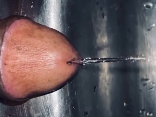 Soft dick pissing very nice into the sink fast 