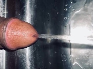 Soft dick pissing very nice into the sink fast 