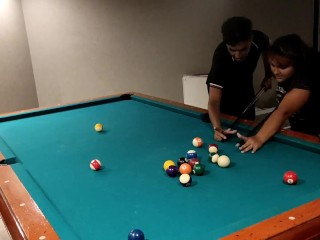 Porno casero de argentina pareja real garchando después de jugar el pool en un hotel