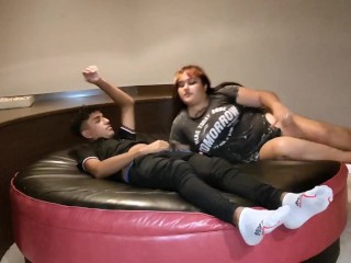 Porno casero de argentina pareja real garchando después de jugar el pool en un hotel