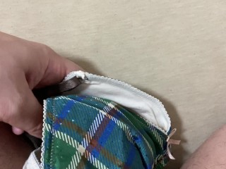 大学生の緑チェック柄ノンワイヤーブラジャーに大量ぶっかけ