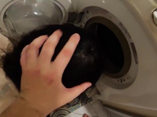 STEPSISTER STUCK IN THE WASHING MACHINE, SEX IN THE BATHROOM WITH A LOT OF CUM