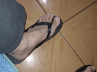 Spitting between my feets, / spit fetish