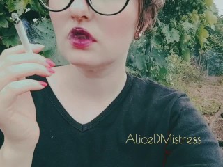 Quickly smoking in nature, so that my slut ate the ash from the cigarette as soon as possible