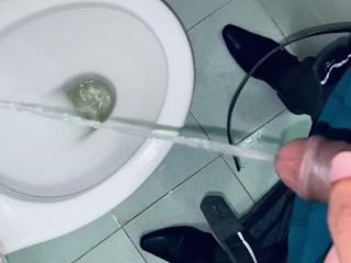 Uncut dick Pissing at the office while working to the commode seat watch me @Burdi69