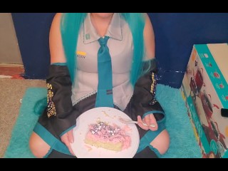 Miku cake stuffing! 