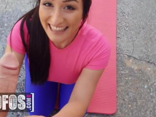 Mofos - Annie Reis' Yoga Pants' Hole Gets Exposed & Jordi Doesn't Waste Time & Makes It Bigger