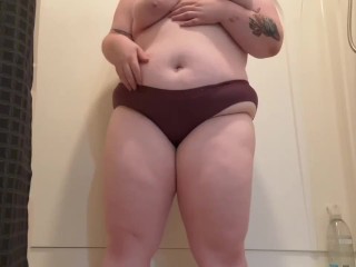 BBW TRYS TO HOLD IT THEN PEES HERSELF