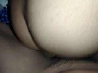 PINAY NA GULAT PINUTUKAN ANG ANG MASARAP NA PUKE