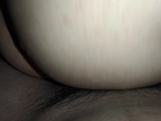 PINAY NA GULAT PINUTUKAN ANG ANG MASARAP NA PUKE