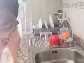 This girl uses my pissing cock to wash the dishes