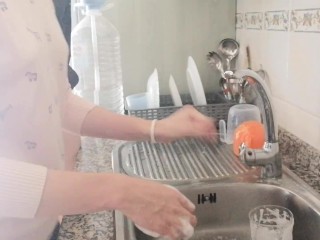 This girl uses my pissing cock to wash the dishes