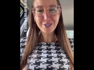 Pleasure Toy Queen masturbates in her car while speaking dirty German