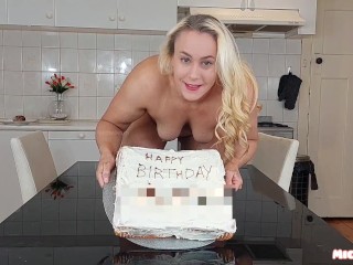 Hot and messy milf cake sittig