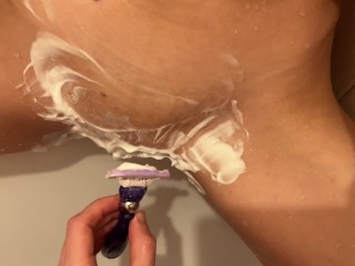 I asked my roommate to shave my pussy. It was so sexy so he fuck me in bath