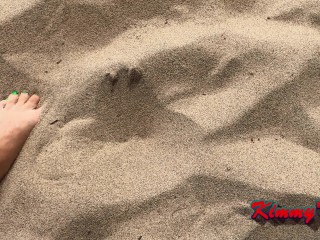 COCK FLAHING PUBLIC BEACH HANDJOB caught a stranger jerking off so i helped him cum