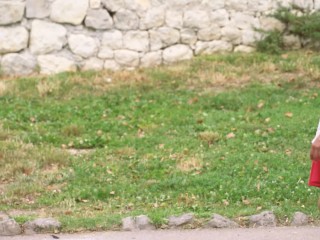 Un voyeur la regarde ouvrir son chemisier sans soutif sur un banc: Audalove83 Asiancat83