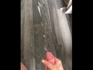 Grosse queue gicle du sperme partout